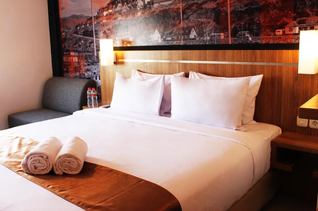 Bliss Soetta Hotel Semarang Exterior photo