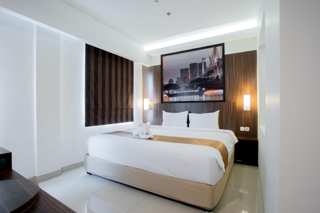 Bliss Soetta Hotel Semarang Exterior photo