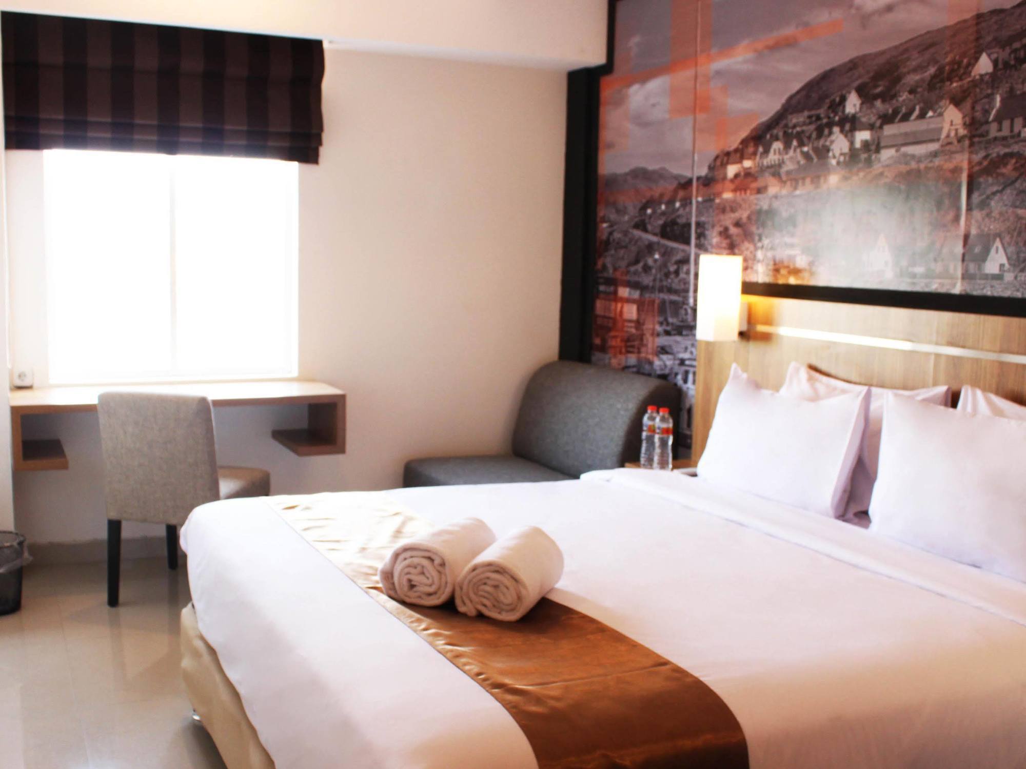 Bliss Soetta Hotel Semarang Exterior photo